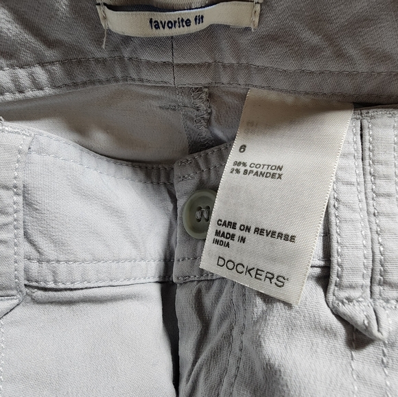 Dockers Favorite Fit Cargo Capri Pants | Size 6 | Light Gray | 21” Inseam - Picture 5 of 5
